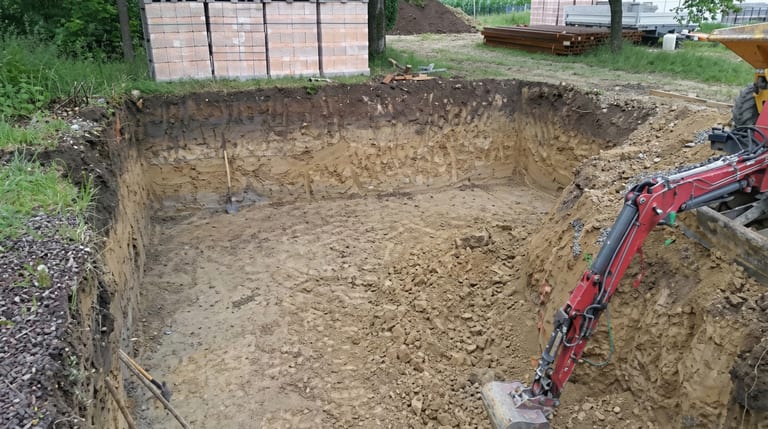 Schwimmbecken ausgraben in Schrattenthal (Hollabrunn) – Checkliste 2026