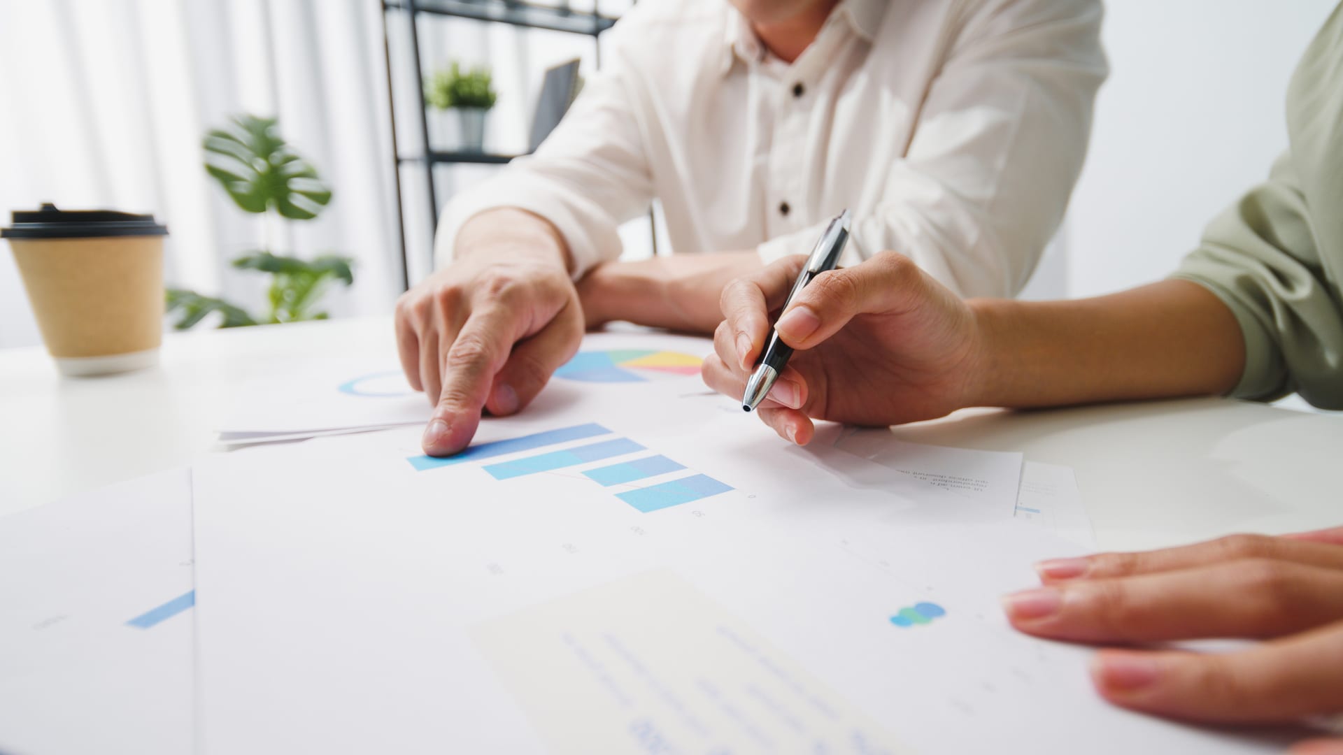 Beratungsgespräch für Pool Aushub – Planung vor Ort