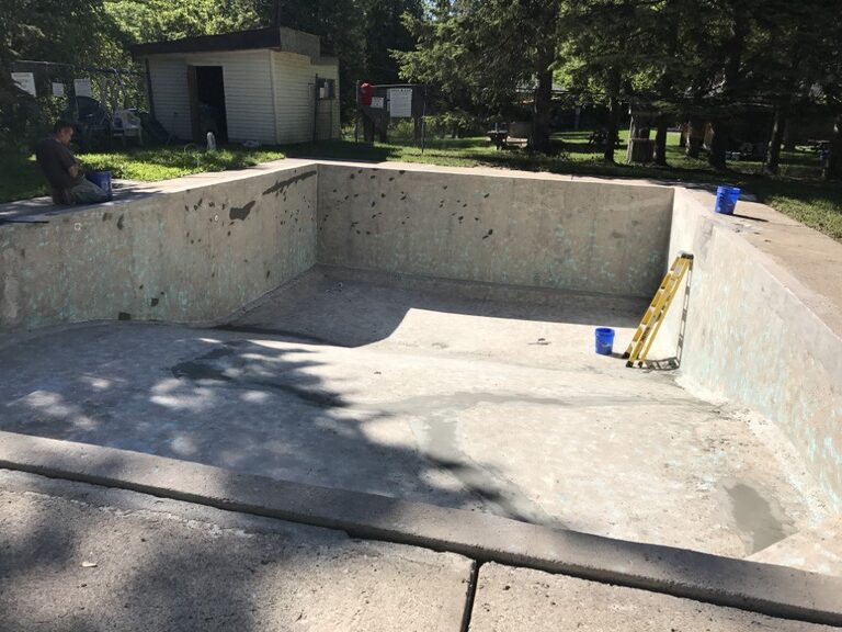 Betonpool – individuell geschalten und betoniert